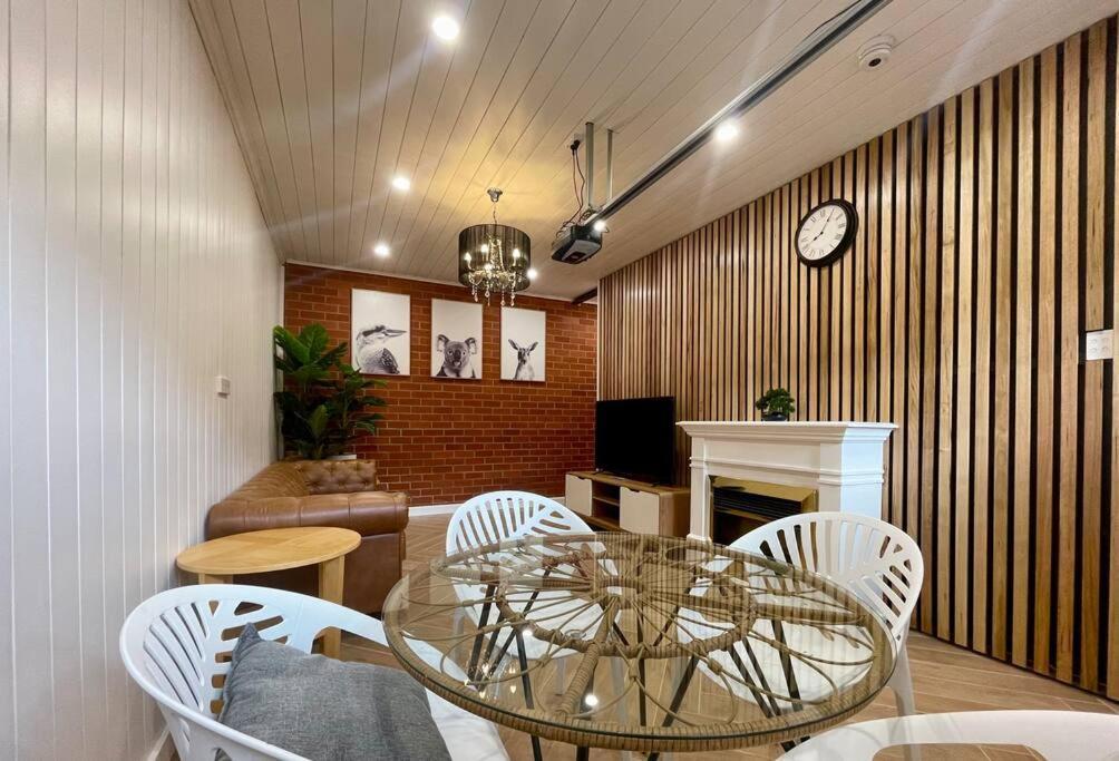 Lovely Brick Cottage With Amazing Water View Hobart Exterior foto