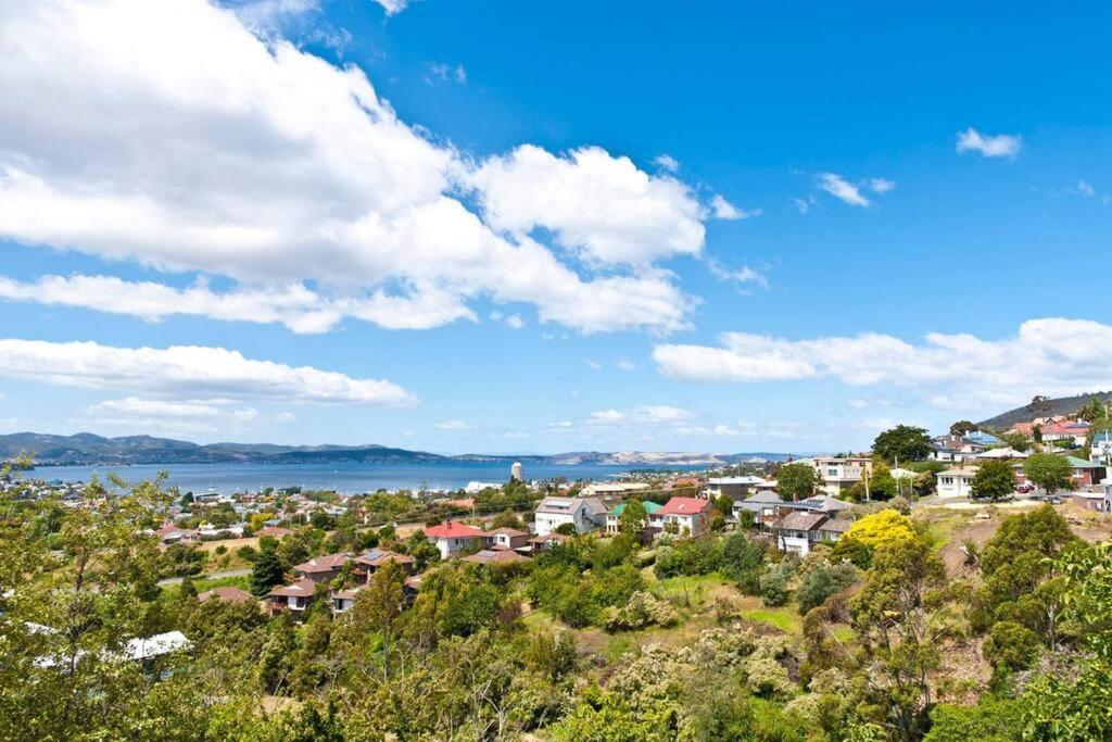 Lovely Brick Cottage With Amazing Water View Hobart Exterior foto